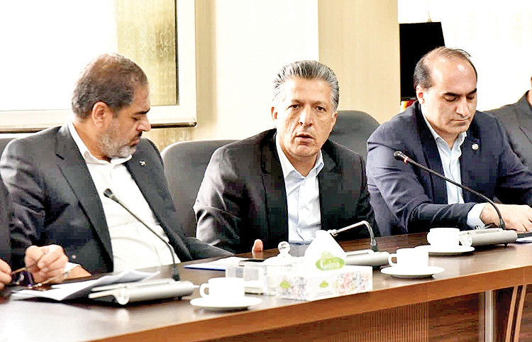 اتاق بازرگانی ارومیه تامین لوازم خانگی آسیب‌دیدگان جنگ رمضان را بر عهده گرفت