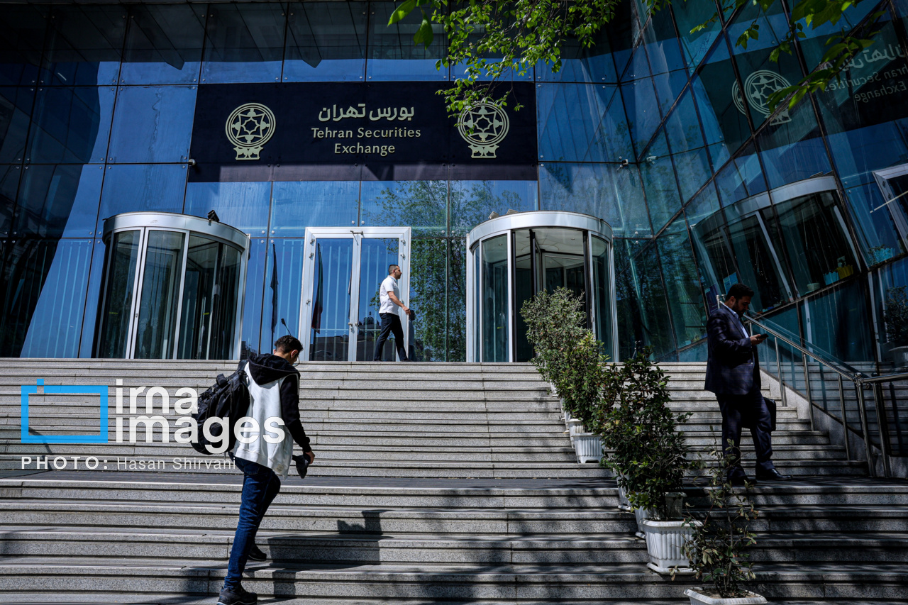 بورس تهران در قله ۴.۶ میلیونی؛ آیا توافق سیاسی سوخت صعود را تامین می‌کند؟