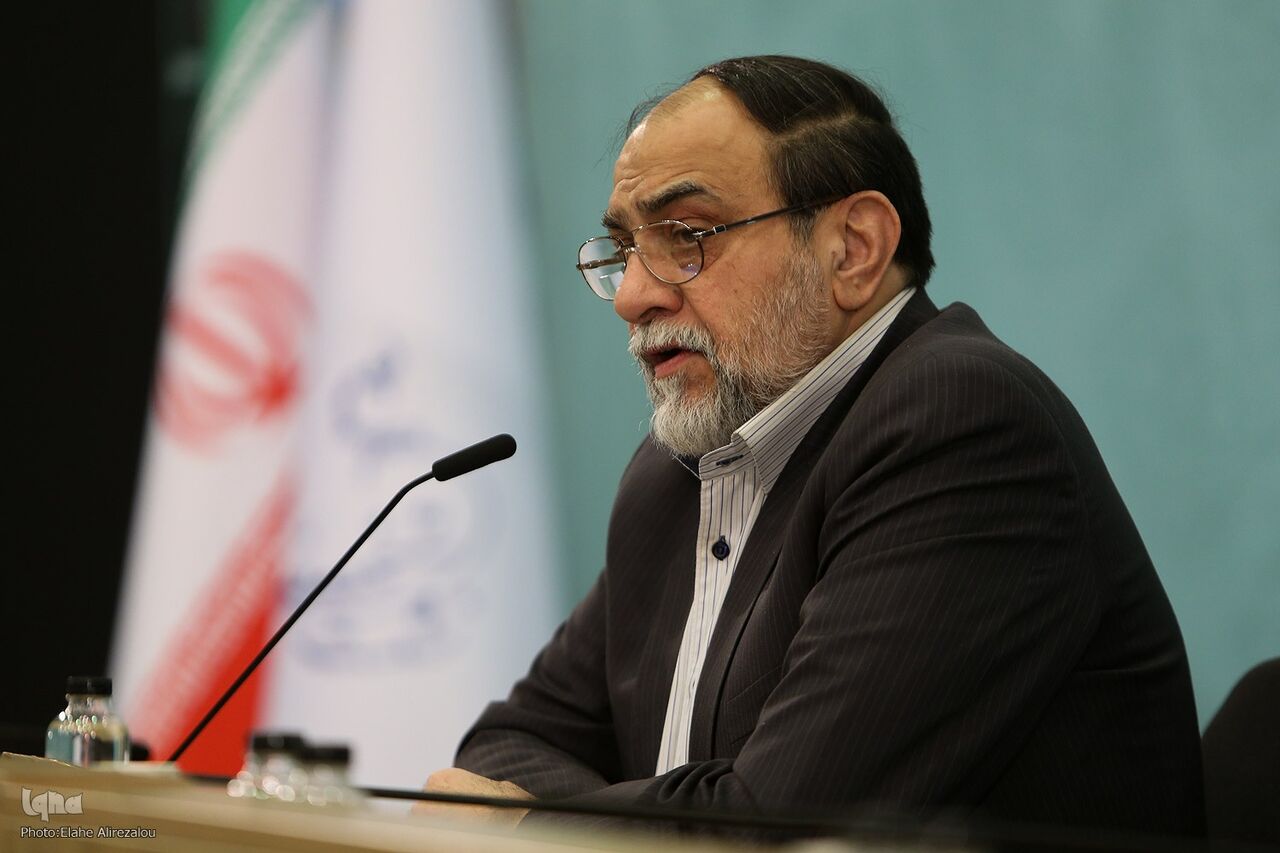 رحیم‌پور ازغدی: پزشکیان خائن نیست، اما مدیری ضعیف است