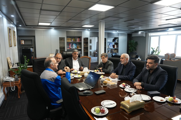بازدید نمایندگان مجلس از ایران‌خودرو؛ از چالش‌های هزینه تولید تا رونمایی از محصولات هیبریدی