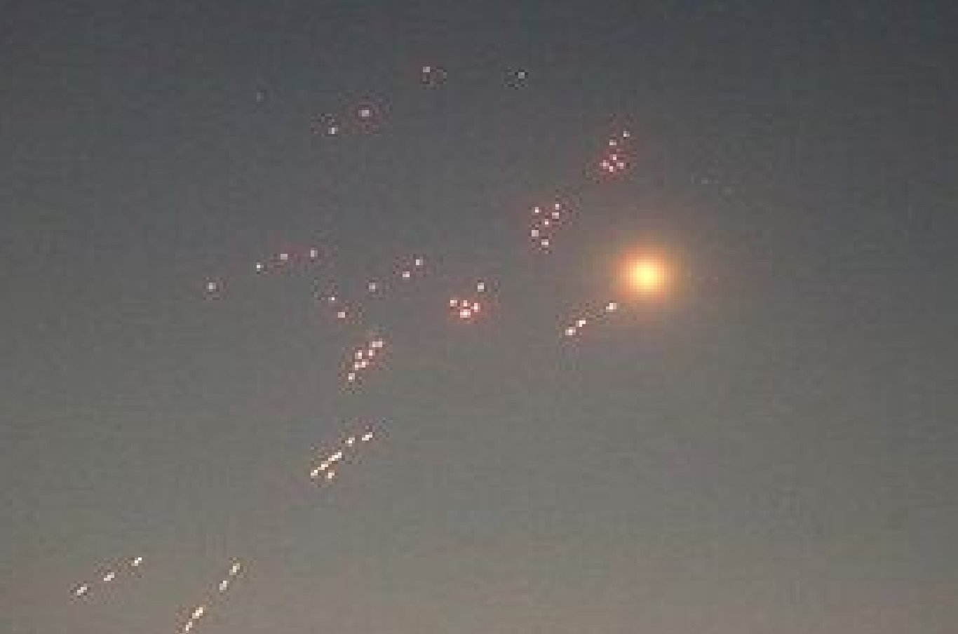 جزئیات انفجار در بوشهر؛ درگیری پدافند با پهپادها و اصابت پرتابه به یک مقر نظامی