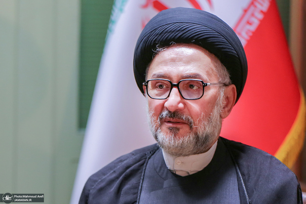 تحلیل ابطحی از همسویی تندروهای داخلی و اسرائیل علیه دیپلماسی عقلانی لاریجانی و خرازی