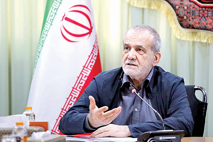 پزشکیان: دانشگاه‌ها باید مسئولیت مستقیم حل مسائل کشور را بر عهده بگیرند