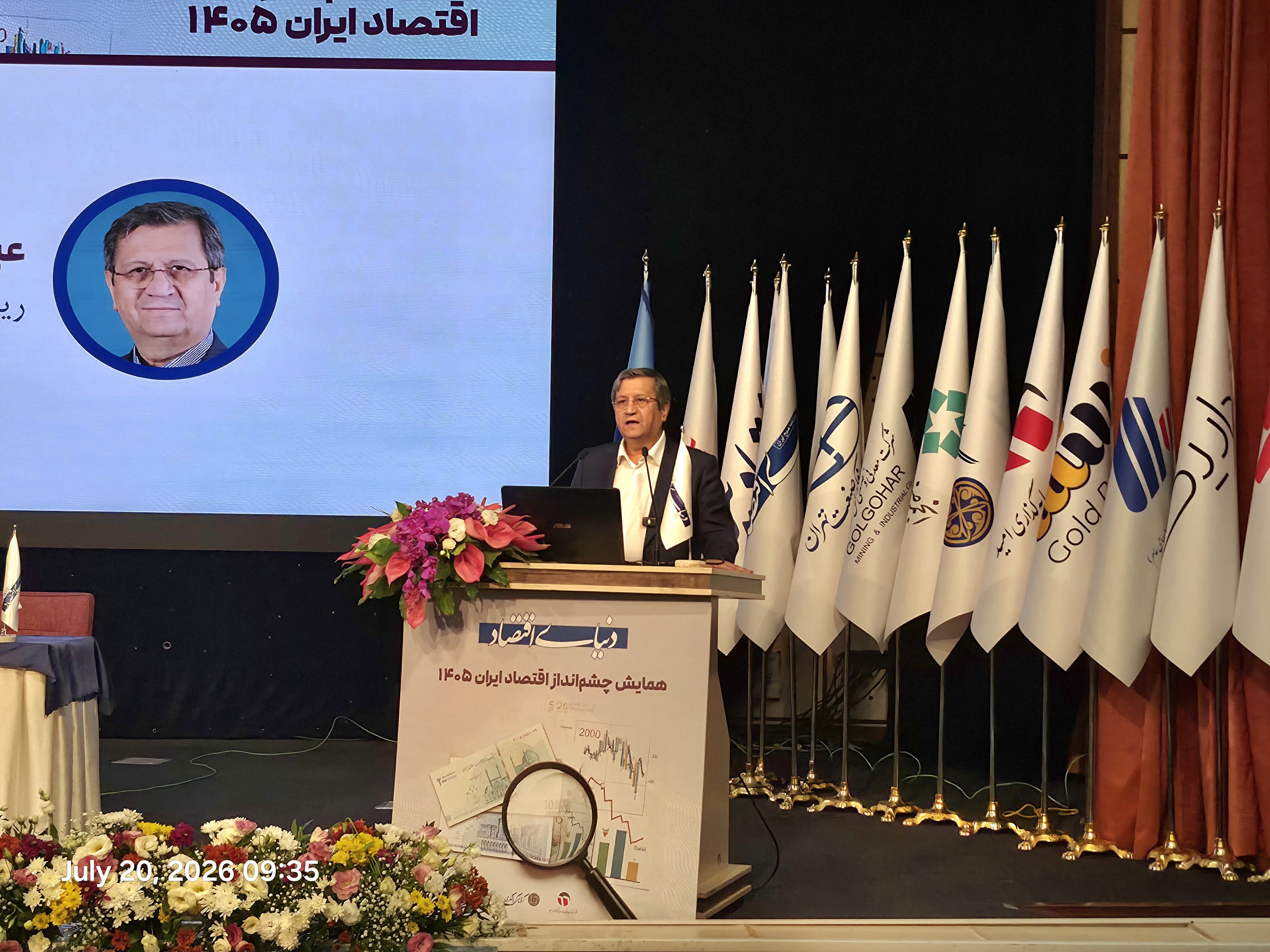 همتی: تورم تنها مشکل نیست؛ کاهش درآمد سرانه عامل اصلی افت رفاه است