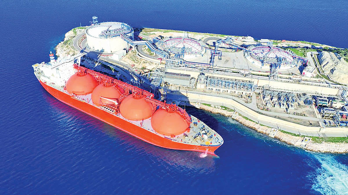 تنگه هرمز؛ گلوگاه جدید تجارت جهانی گاز و توقف صادرات LNG