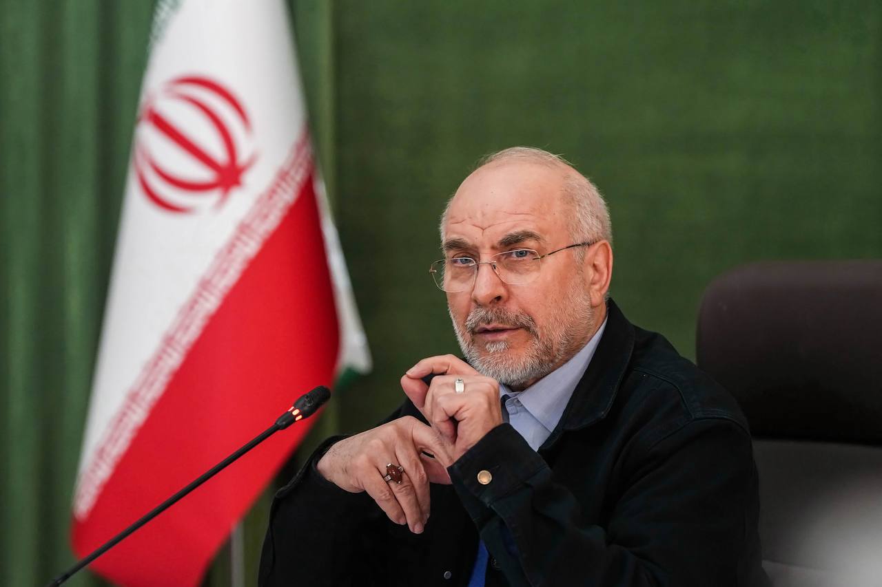 انتقاد تند رجانیوز از قالیباف: رئیس مجلس به جای حاشیه‌سازی به وظایف قانونی‌اش عمل کند