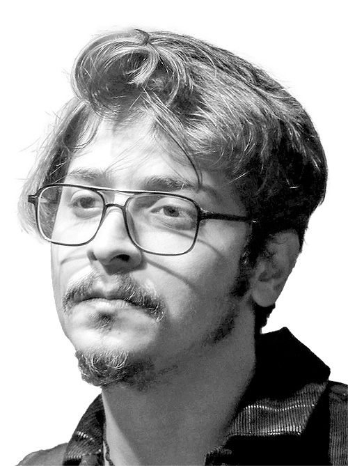سیاه‌چاله نمایش خانگی: چرا کاربر ایرانی تاوان ناکارآمدی پلتفرم‌ها را می‌دهد؟