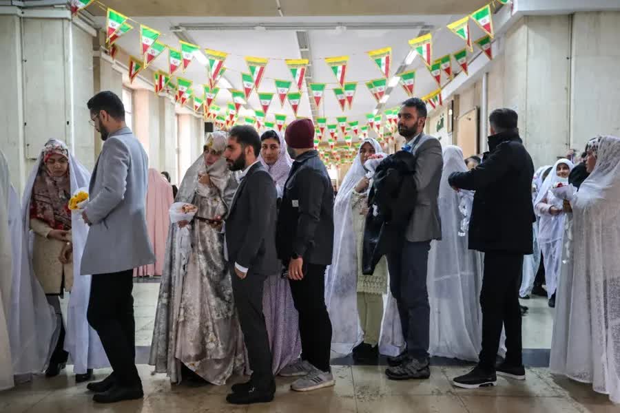بحران صف میلیونی وام ازدواج؛ چرا شبکه بانکی از پس تکالیف خود برنمی‌آید؟