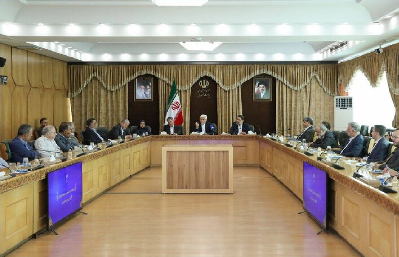 عارف: سهمیه اول بنزین تغییر نمی‌کند؛ سهمیه دوم به‌تدریج کاهش می‌یابد