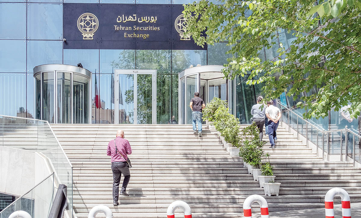رقابت داغ بورس، طلا و دلار برای جذب سرمایه‌های خرد