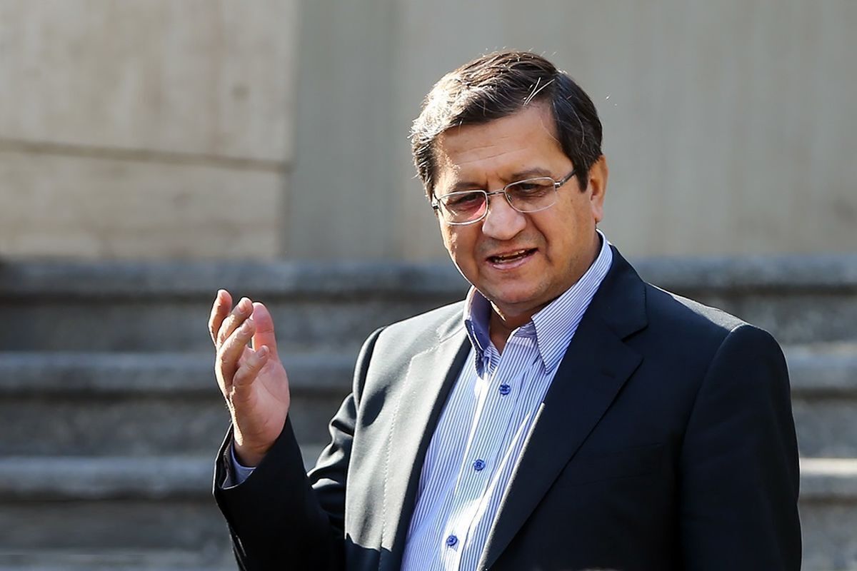همتی: با مدیریت هوشمندانه از شوک‌های ارزی جلوگیری می‌کنیم