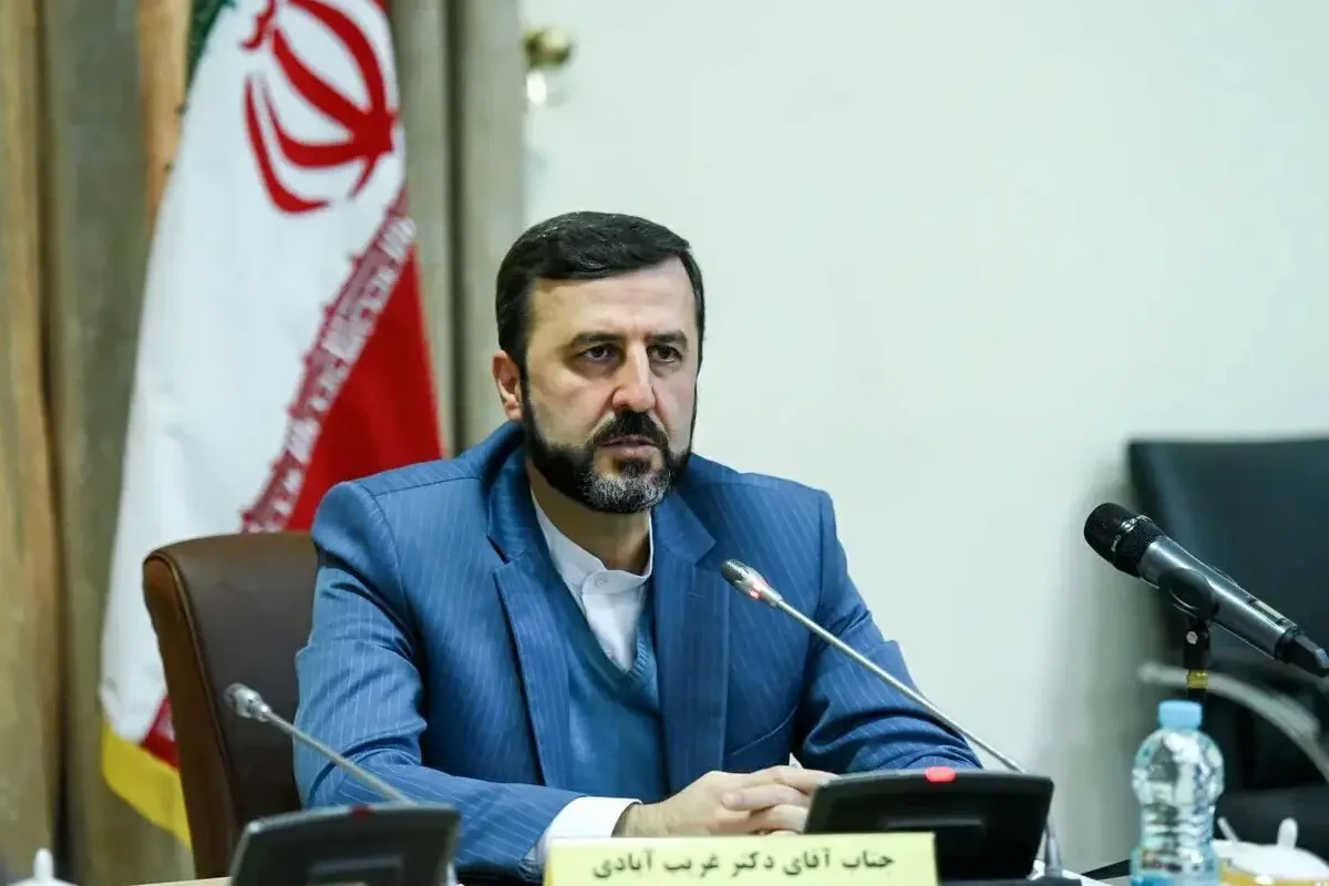واکنش تند غریبآبادی به حمله آمریکا به جزیره لارک: پاسخ قاطع میدهیم
