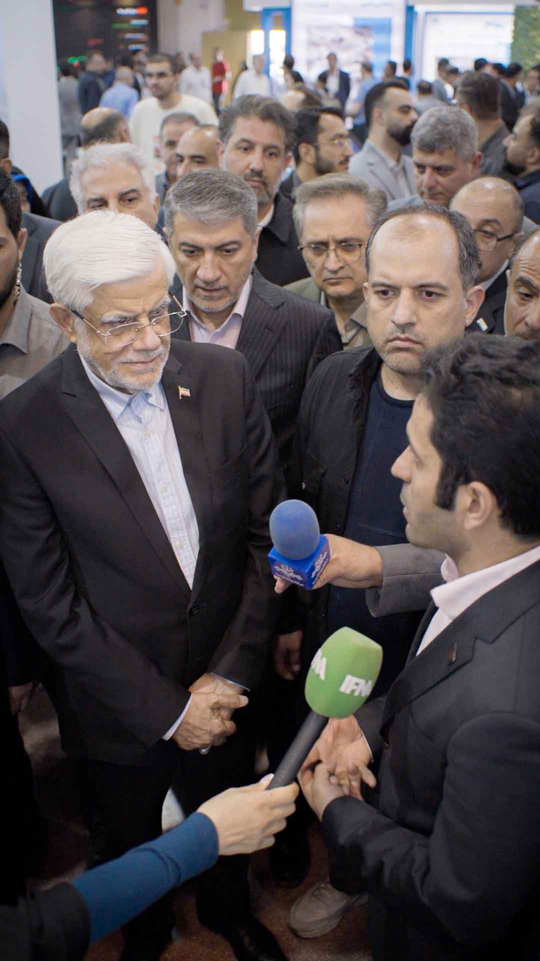 بازدید معاون اول رئیس‌جمهور از غرفه TCH در نمایشگاه الکامپ
