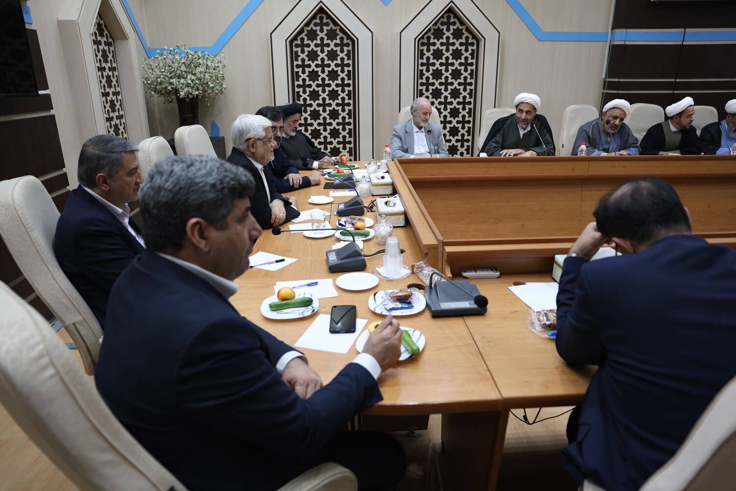 عارف: دولت چهاردهم در شرایط جنگی به دنبال وفاق و خدمت است