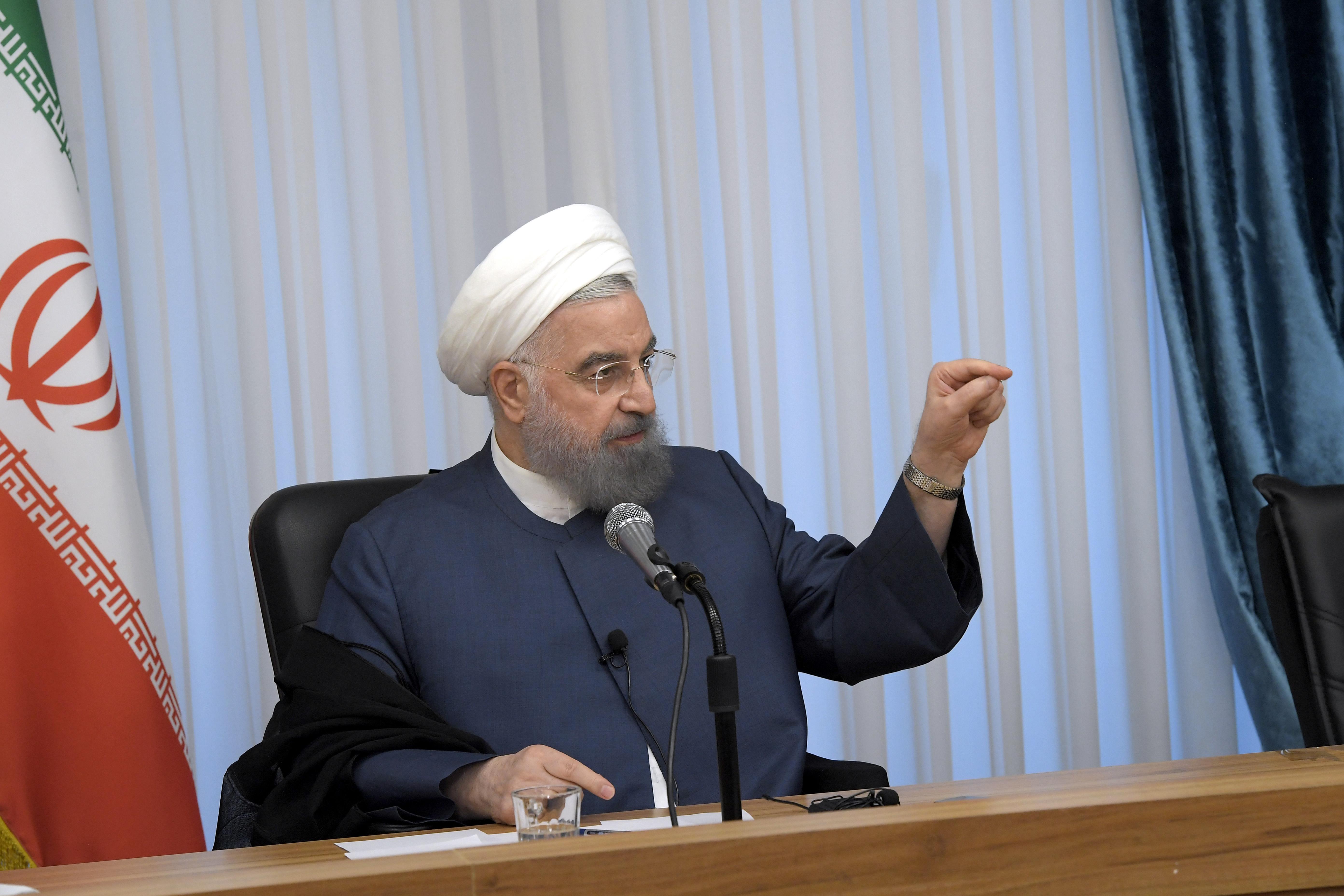 روحانی: وحدت ملی، کلید موفقیت دیپلماسی در برابر قدرت‌های جهانی