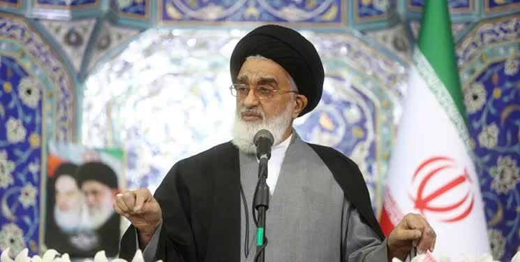 تأکید امام جمعه قم بر استقلال خبرگان در انتخاب رهبری و پرهیز مسئولان از التهابآفرینی