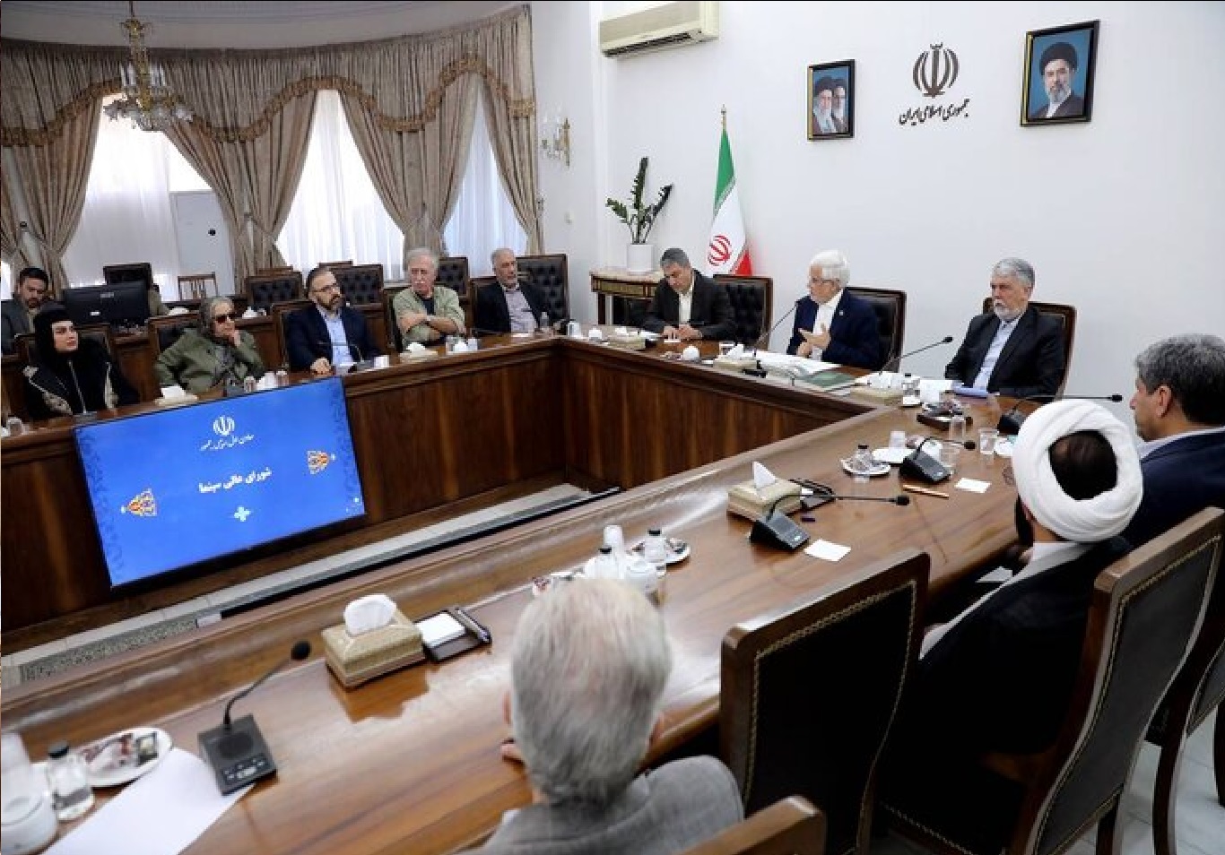 عارف: هیچ محدودیتی در واردات نداریم؛ تشکیل صندوق ملی حمایت از سینما تصویب شد