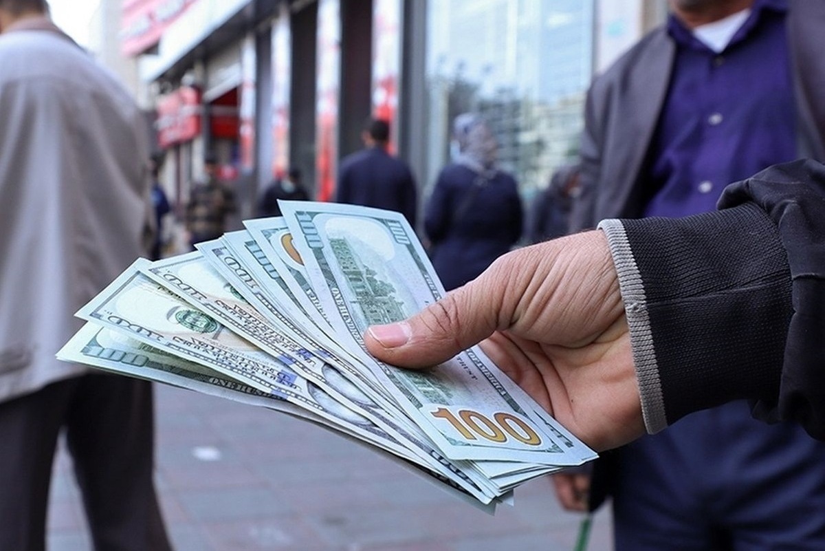 تراول در مشهد، دلار در تهران/ رابطه واردات خودرو و قیمت دلار +فیلم