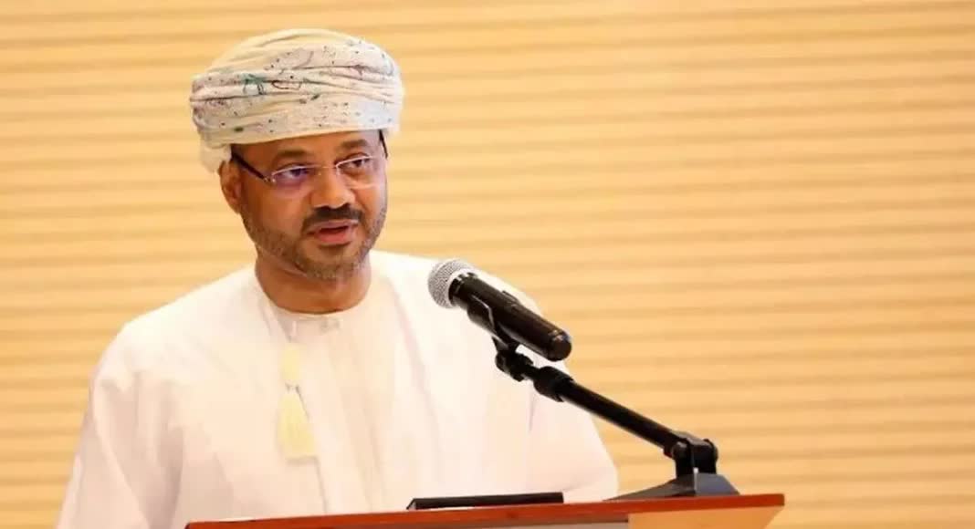 عمان: بر تعهد خود برای ادامه تلاشها جهت حفاظت از کشتیرانی در تنگه هرمز، تأکید میکنیم/ از طرفهای ذیربط میخواهیم اختلافات خود را از طریق خویشتنداری و گفتوگو حل کنند