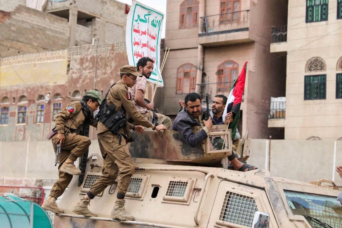 جنگ نامتقارن حوثیها با عربستان/ چرا ارتش ۸۰ میلیارد دلاری بن سلمان از پسِ آنها بر نمیآید؟+ فیلم