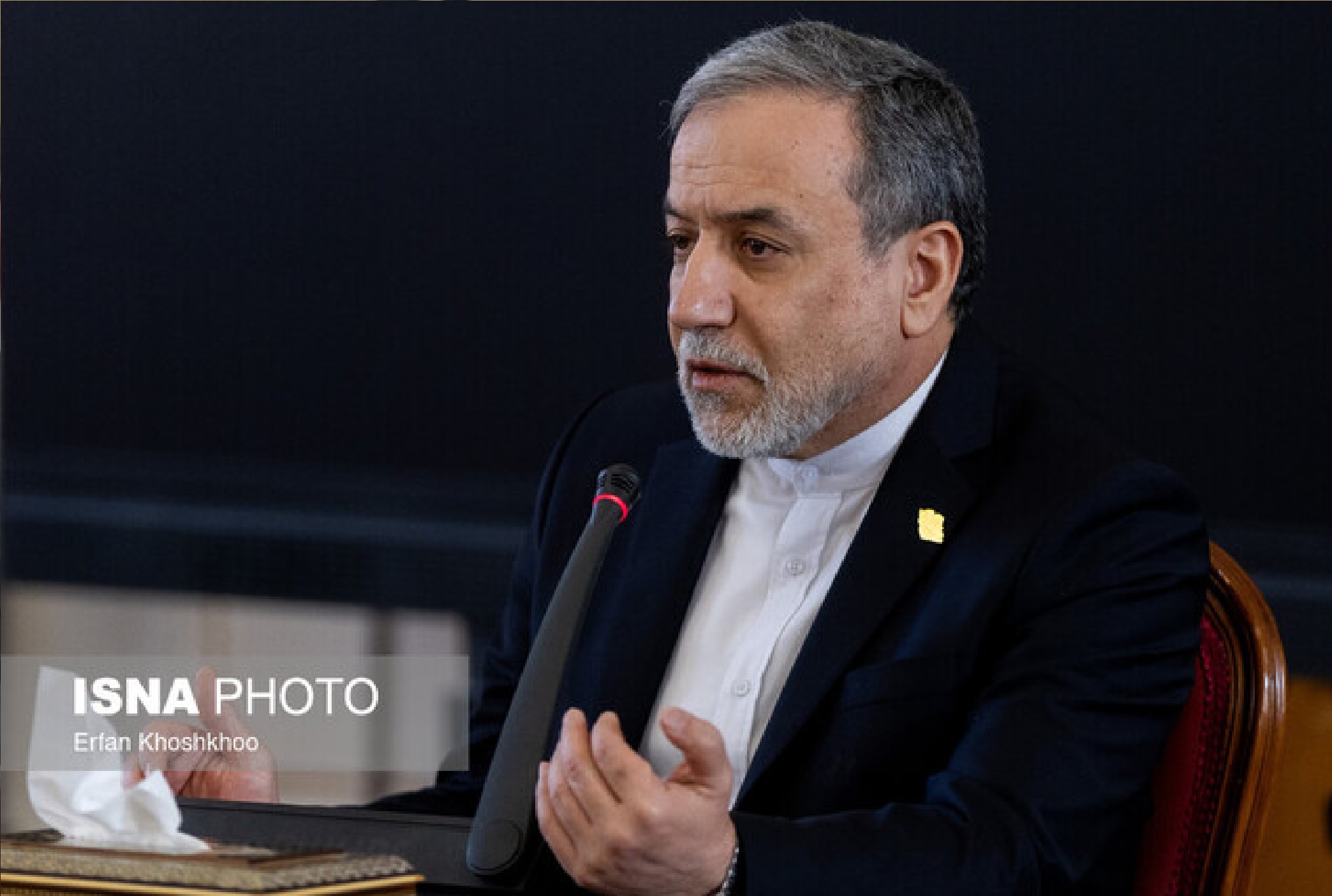عراقچی: رهبر انقلاب کاملاً بر امور مسلط هستند/ دستورات و دیدگاه‌های ایشان به‌طور مستمر دریافت و اجرا می‌شود