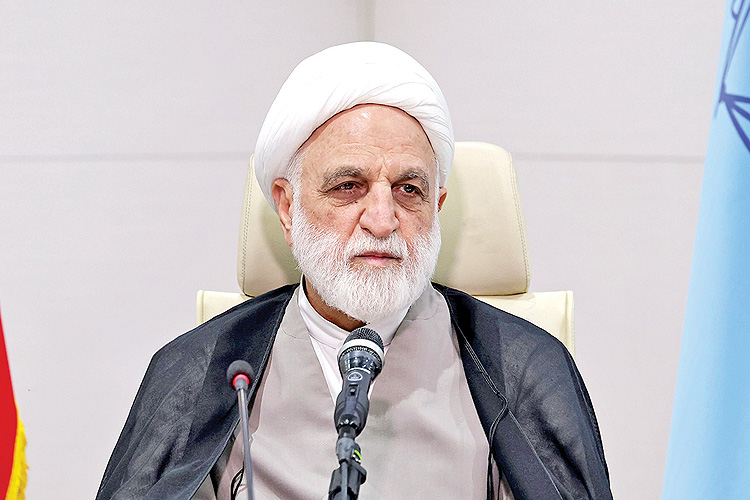 با تدبیر با برهنگی برخورد شود
