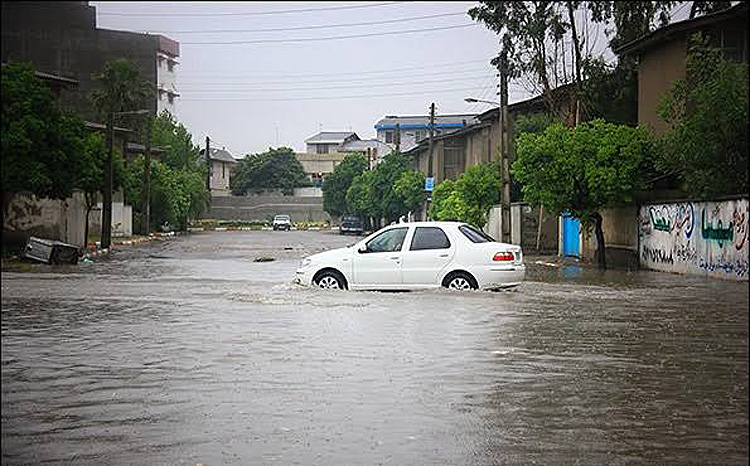 آب، خیابان‌های ۶ شهر مازندران را برد