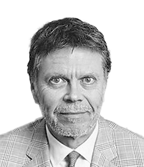 مرد پوشالی منتقدان آزادی