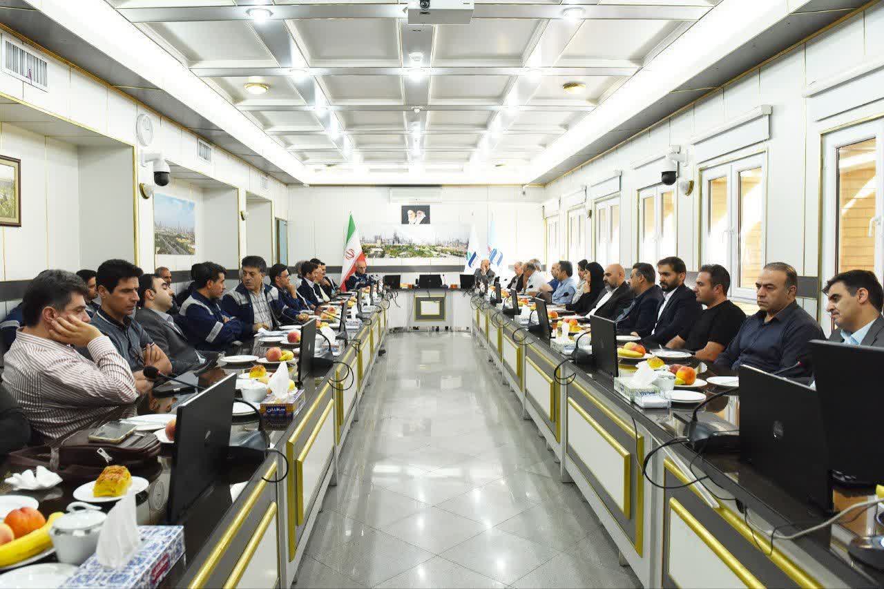بررسی ظرفیت سازندگان و قطعه‌سازان آذربایجان شرقی برای تأمین نیازهای پتروشیمی تبریز