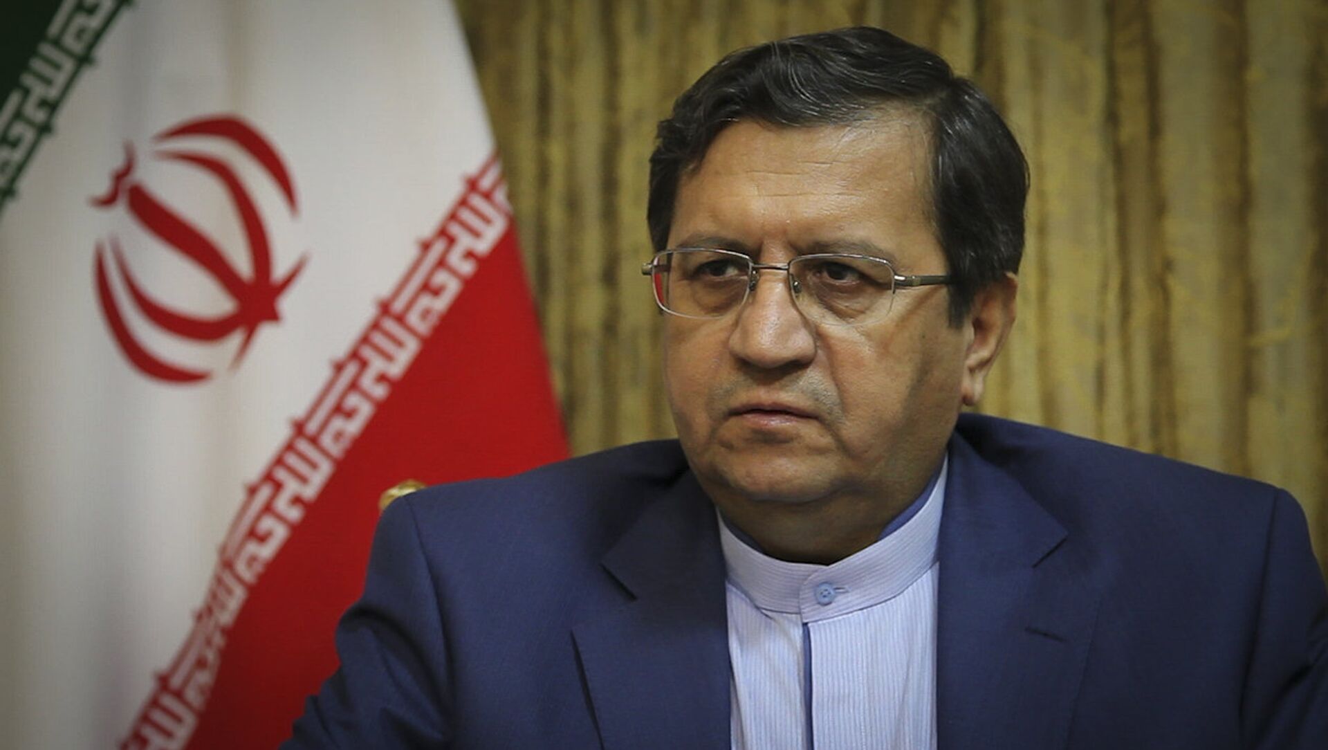 همتی: بانک مرکزی برای ساماندهی بازار ارز هر اقدامی که ضروری باشد را قاطعانه انجام خواهد داد