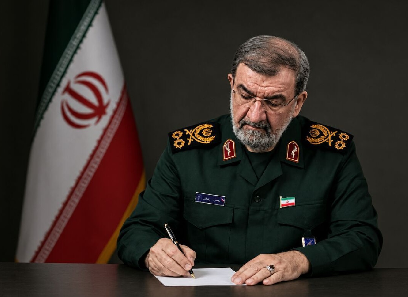 هشدار جدی محسن رضایی به آمریکا / برای تکرار شکست تاریخی از ایران آماده باشید / تاریخ بخوانید امپراتور روم در برابر شاپور ساسانی زانو زد