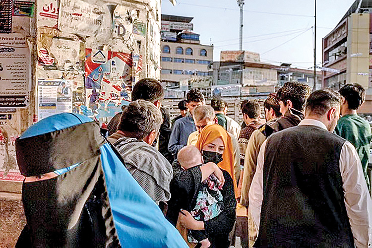عقب‌نشینی خاموش چشم‌آبی‌ها در برابر حکومت کابل