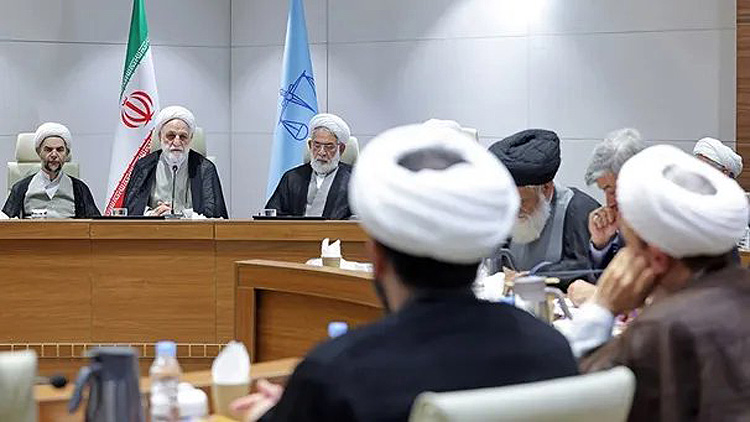 با عناصر فاسد درون عدلیه برخورد می‌کنیم